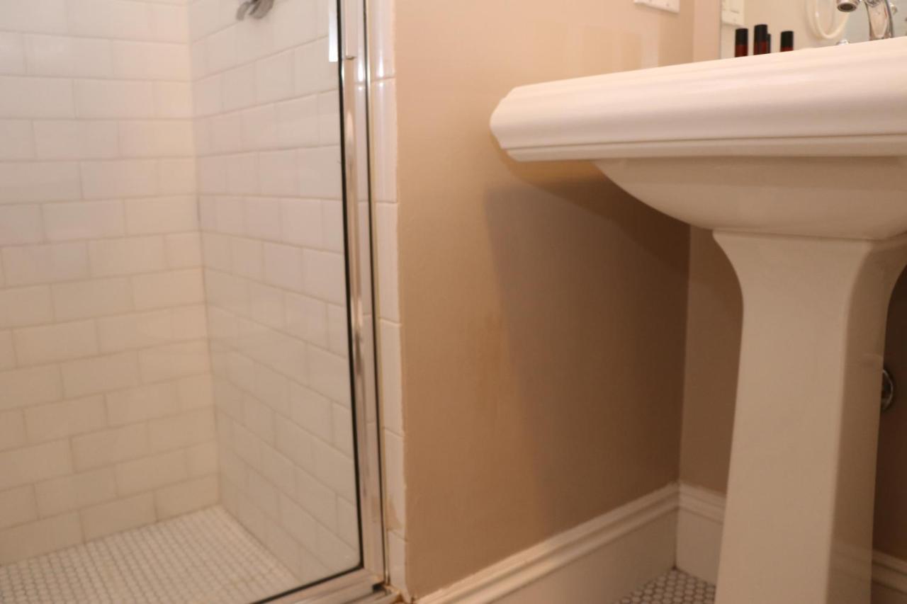 Stylish Downtown Studio In The South End, C. Ave #1 ボストン エクステリア 写真